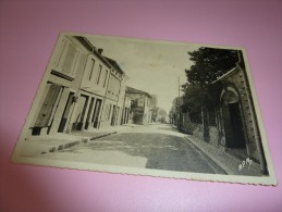 CP 82 Tarn Et Garonne  Lavit De Lomagne Grande Rue   Ed Boutie Tabacs - Lavit