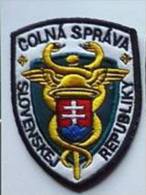 Police Slovaque - Slovakia, écussons Tissu-Patches,direction Des Services Douaniers, SWAT - RIOT Unit - Police & Gendarmerie