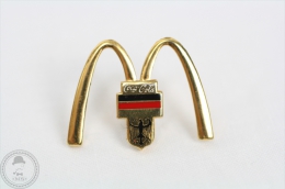 McDonald & Coca Cola Germany, Golden Colour Pin Badge #PLS - Coca-Cola