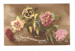 CPA  Fantaisie  Fleurs : Ces Fleurs & Ma Douce Pensée: Bouquet : Oeillets - Roses - Pensée Dans Une Vasque - Autres & Non Classés