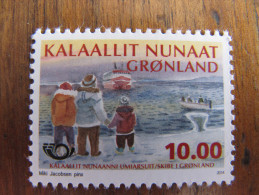 2136 Ferry Navire Ship Vessel Port Greenland Groenland 2014 Inuit Pole Nord Arctic Arctique Famille Family - Autres & Non Classés