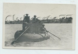 Bagdad (Iraq) : GP D'une Embarquation Kuffa On The Tigris Transportant Des Caisses En 1950 (animé) PF. - Iraq