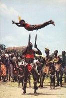 SUPERBE AFRIQUE DANSE DES COUTEAUX SAUT DE LA MORT AFRICA TRIBU TRIBAL ETHNIE ETHNIQUE CULTURE GUERRIERS EDITEUR HOA-QUI - Non Classés