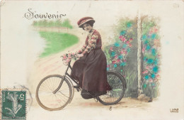 ¤¤  -  Carte Fantaisie   -  Femme Sur Un Vélo   -  ¤¤ - Other & Unclassified