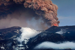 [ T09-038 ] Vulkan Volcano Volcan Volcán Vulkanen  ,China Pre-stamped Card, Postal Stationery - Volcanos