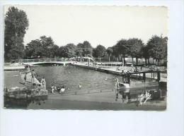 Eure Et Loir. Courville La Piscine - Courville