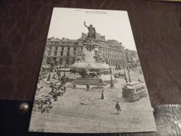 A157.CPA..75..PARIS..Statue De La République....rare Beau Plan Animé..non Ecrite - Estatuas