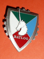 Rare Broche En Métal émaillé, Militaria BATLOG Bataillon KOSOVO Licorne, LR Paris - Broches