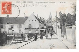 BRIE COMTE ROBERT - L'Abreuvoir Et Rue Gambetta - Brie Comte Robert