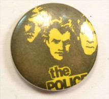 Badge Collector Original Années 1970 - 1980 THE POLICE  Stewart Copeland / Sting / Henry Padovani - Objets Dérivés