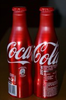 BOTELLA DE ALUMINIO DE ESPAÑA DE COCA-COLA (COKE) NUEVA SIN ABRIR Y CON LA BEBIDA - Bottiglie