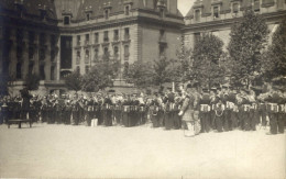 Delcampe - CPA (gendarmerie B17)  GARDE REPUBLICAINE Cour Des Celestins (carte Photo) - Polizei - Gendarmerie