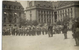Delcampe - CPA (gendarmerie B17)  GARDE REPUBLICAINE Cour Des Celestins (carte Photo) - Polizei - Gendarmerie