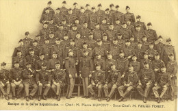 Delcampe - CPA (gendarmerie B17)  GARDE REPUBLICAINE    Chef M PIERRE DUPONT  Musique De La Garde Republicaine - Polizei - Gendarmerie
