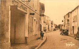 MAUZE SUR LE MIGNON . VERS L´HOTEL DE FRANCE - Mauze Sur Le Mignon