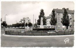 93 - Seine Saint Denis / DUGNY -- Place Du Seize-Août. - Dugny