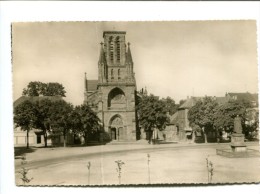 CP - PHALSBOURG (57) PLACE D ARMES EGLISE ET MONUMENT GENERAL MOUTON - Phalsbourg