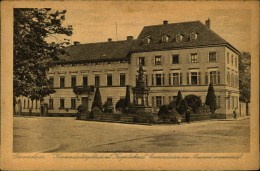 N°212 LL GERMERSHEIM  KOMMANDANTURGEBAUDE MIT KRIEGERDENKMAL COMMANDANTURE AVEC MONUMENT COMMEMORATIF - Germersheim