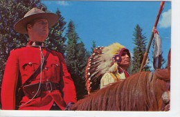 Canada.. Animée.. Officier Royal Canadian Mounted Police.. Chef Indien.. Cheval - Cartoline Moderne