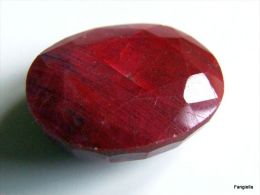 Cabochon Rouge En Rubis Naturel Non Chauffé Facetté Pierre Précieuse D´Afrique  Un Très Beau Rubis Facetté - Perle