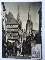 QUIMPER. La Rue Kéréou Et La Cathédrale  - Carte Photo + Timbre Cachet Premier Jour - Plobannalec-Lesconil