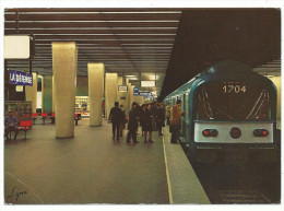 Réseau Express Régionnal, Station De R.E.R  La Défense , édition Abeille Carte , Cpm, Voyagée 1987 - La Defense
