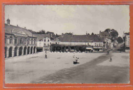 Carte Postale 61. Longny-au-Perche  La Place  Trés Beau Plan - Longny Au Perche