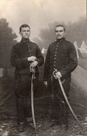 CPA 586  - MILITARIA - Carte Photo Militaire - Soldats / Dragons Du 20e Régiment Avec Sabre - Characters