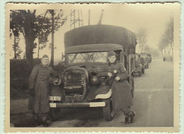 Sur La Route De Carcassonne - 1943 - Soldats Allemands Et Véhicules (CKW) .. 2 Photos Originales - Guerre, Militaire