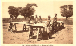 OUVROIR DE SEGOU .... TRIAGE DE LA LAINE - Mali