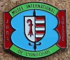 MUSEE INTERNATIONAL DE L'UNIFORME - JURA SUISSE      -   (NOIR) - Militaria