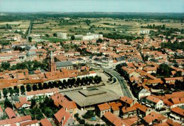 CPSM  VIC EN BIGORRE   Le Village Et Ses Environs  Vu Du Ciel - Vic Sur Bigorre