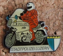 STADTPOLZEI LUZERN SCHWEIZ - POLICE DE LA VILLE DE LUCERNE - SUISSE - MOTO - MOTARD    -      (BRUN) - Polizia