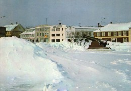 CPSM  -  SAINT - PIERRE  ET  MIQUELON   -  SAINT - PIERRE  -  Place Du Général De Gaulle En Hiver. - Saint-Pierre-et-Miquelon