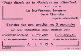 VIEUX PAPIERS-BUVARDS-PUBLICITE-VETEMENTS BONNETERIE LORRAINE-BAS ET CHAUSSETTES A LYON-13,5 Cm X  21,5 Cm- - Textilos & Vestidos