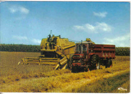 Carte Postale Agriculture Ferme  Tracteur Moissoneuses Batateuse  Trés Beau Plan - Tractors