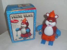 Vintage / SKIING  BEAR - Toy Memorabilia