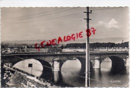 42 - ROANNE - LE PONT SUR LA LOIRE  AU 2E PLAN LE PONT DU CHEMIN DE FER - Roanne