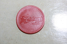 Jeton De Caddie "Géant Casino" - Trolley Token/Shopping Trolley Chip