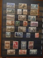 Francia 1924-1953, Lotto Di Circa 55 Francobolli Nuovi ** Trai Quali La Serie N° 765-770, 451-452, E I N° 214 E 879 - Verzamelingen