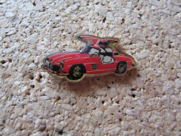 RARE PINS MERCEDES 300 SL ROUGE SIGNE DE BEUKELAER - Mercedes