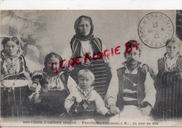 SERBIE - SOUVENIR D' ORIENT 1914-1918-  FAMILLE MACEDONIENNE A X.. UN JOUR DE FETE - Serbia