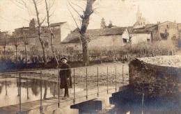 MARINGUES CARTE PHOTO ENFANT SUR UNE PASSERELLE TOP RARE (PRECURSEUR) - Maringues