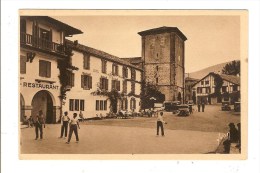 ASCAIN - PYRENEES ATLANTIQUES - L'EGLISE ET L'HOTEL DE LA RHUNE - ANIMATION - Ascain