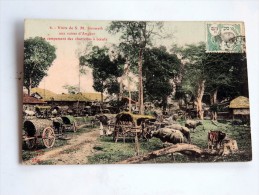 Carte Postale Ancienne Colorisée : Visite De S. M. Sisowath Aux Ruines D' ANGKOR, Le Campement Des Charrettes à Boeufs - Cambodge