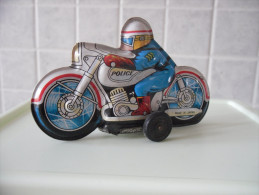 GIOCATTOLO DI LATTA MADE IN JAPAN MOTOCICLETTA POLIZIA  VINTAGE ANNI 50 - Giocattoli Antichi