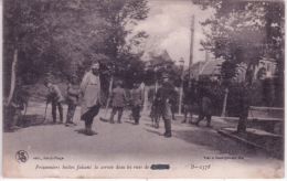 SAINT-POL - WWI - Prisonniers Boches Faisant La Corvée Dans Les Rues De St Pol -ed. L S - Saint Pol Sur Ternoise