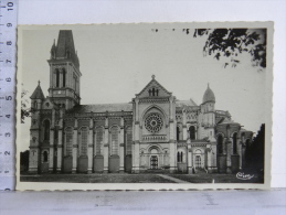 CPA (49) Maine Et Loire - CHEMILLE - L'église Notre Dame - Chemille