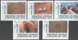 PAKISTAN  - MOSQUES - TOURISM - 1974  -  **MNH - Mosquées & Synagogues