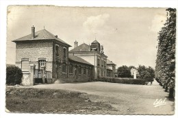 GARGENVILLE- Mairie Groupe Scolaire Et Monument - Gargenville